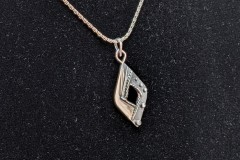 Hanger zilver serie Schild/ ruit in ruit  aan vossenstaart collier