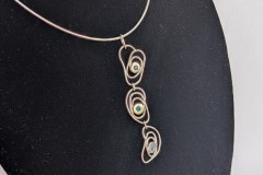 Collier met zilveren  hanger en 3 blauwe zirkonia