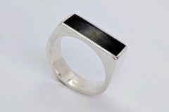 Zegelring zilver met epoxy metallic donkerblauw