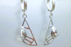 Oorhangers letters met zirkonia