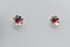 Oorstekers zilver kleine bloem met roze hart