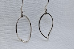 Oorstekers zilver met möbius cirkel