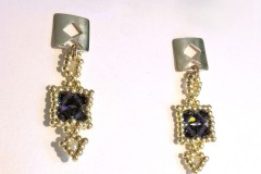 Oostekers-zilver-vierkant-ruit-met-paarse-bicones