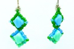 Oorhangers zilver met twee kralenvierkanten licht blauw en groen