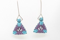 Oorhangers blauw/paarse kralen triangel